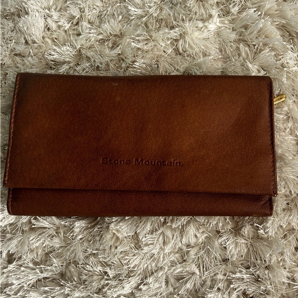 Stone Mountain wallet
In excellent condition
Original $70